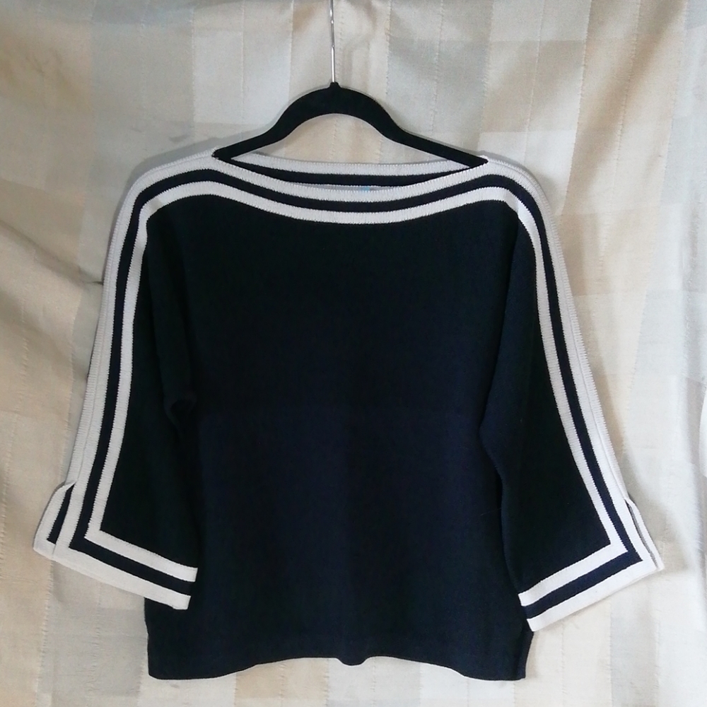 St. John Sport top size M